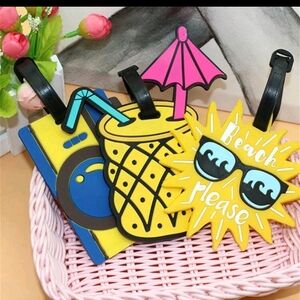 🆕️🧳☀️SET OF THREE TRAVEL INSPIRED LUGGAGE TAGS☀️🧳